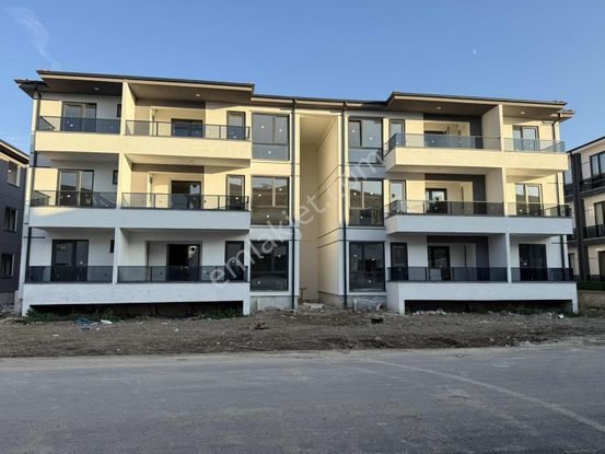 Tapu54 | Arifiye Fatih Mah. Satılık 3+1 Ebeveyn Banyolu Daire