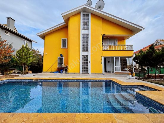 Valentia'dan Alacaatlıda Tam Müstakil, Havuzlu 5+2 Satılık Villa