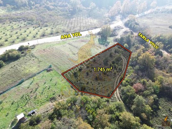 Koçak'tan Kaymakoba'da Ana Yola Yakın Tarla