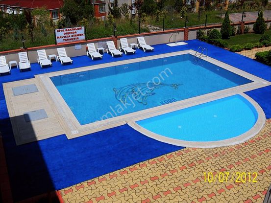 Remax Natural Den Topçular Havuzlu Sitede 2+1