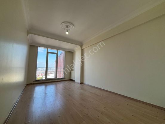 Esenyurt İnönü Mah. Caddeye Yakın Satılık Geniş Arakat Daire