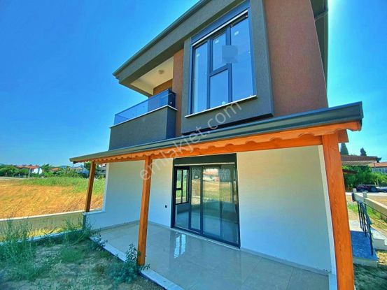 Uytundan Ören Ayaklı'da Denize 500 Metre Doğalgazlı 3+1 Villa