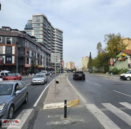 Alizeden Halkalı Meydanda Kupon Düz Ayak Ana Caddede Yeni Bina
