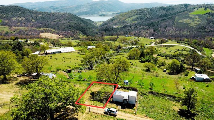 Göl Ve Doğa Manzaralı Huzur Dolu Bir Yatırım Fırsatı!
