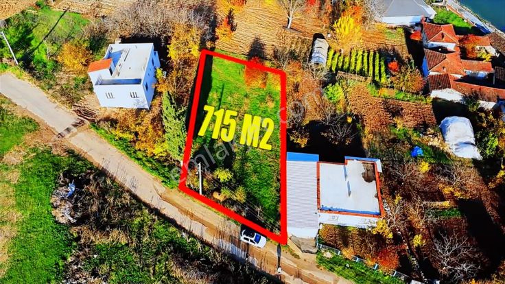 Yenişehir Osmaniye De Köy İçinde Yola Cephe 715 M² İmarlı Arsa