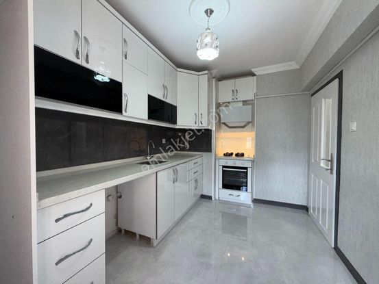 Pursaklar Ufuk Kılıç Emlak'tan Orta Kat 3+1 Ful Yapılı Daire