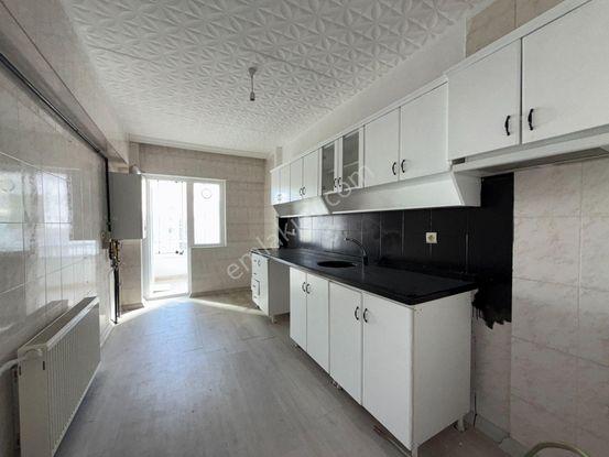 Ufuk Kılıç Emlak'tan Hastane Yakını Site İçerisinde Asansörlü 3+1 Daire