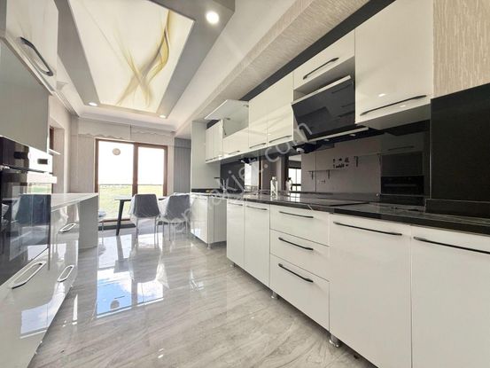 Ufuk Kılıç Emlak'tan Bulvar Üzerinde 13.kat Satılık 4+1 Site Dairesi