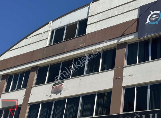 Realtyantalya Gayrimenkul'den Gazi Bulvarı'ndamobilyalı Ofis