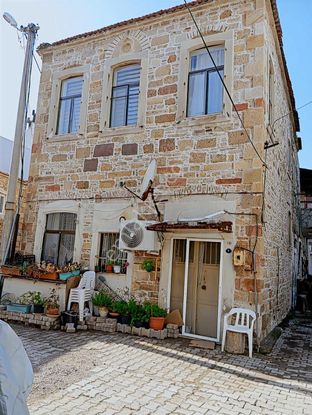 Yeni Foçada Satılık Tarihi Taş Rum Evi Denize Yürüme Mesafesinde