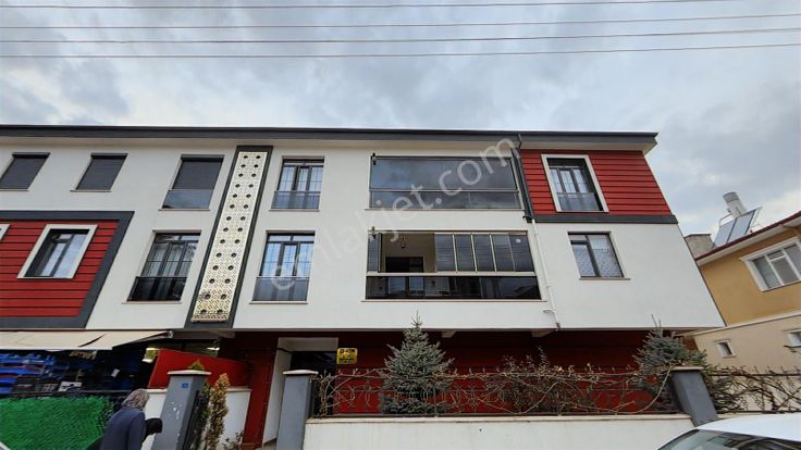 Remax Dem'den Merkezde Satılık 4+1 Ara Kat Daire