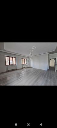 Çeşme Ceylan Avm Civarı Durağı Karşısında