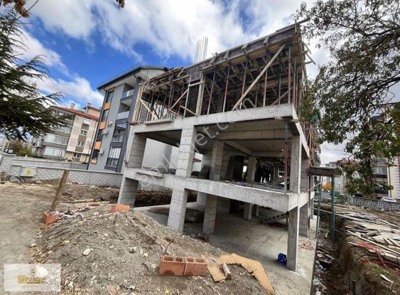 Davraz Mahallesi Taksit İmkanı İle Cadde Üzerinde 2+1 Daireler