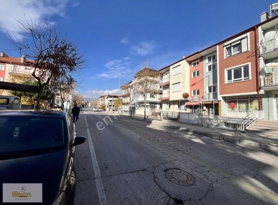 Yedişehitler Mahallesinde Satılık Geniş 1+0 Apart