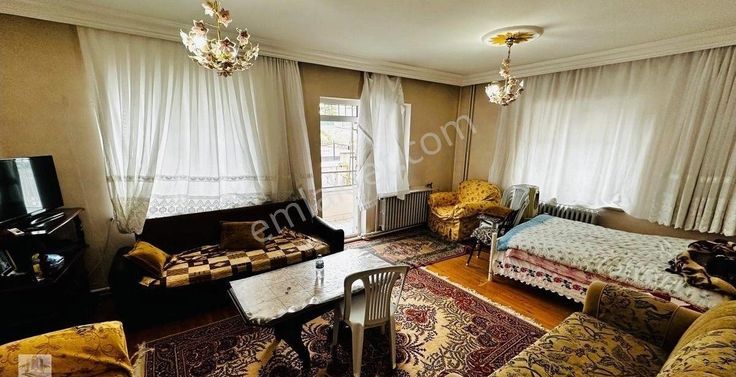 Yuıvam Gayrimenkul'den Mehmet Akif Ersoy Cad. Arka Sokağı Satılık 2+1 Daire