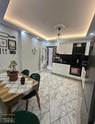 Akhisar Mahallesinde Satılık 3+1 Ara Kat Lüks Daire