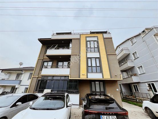 Tarcanlar'dan Kartepe'de Ebeveyn Banyolu Ara Kat 3+1 Boş Daire