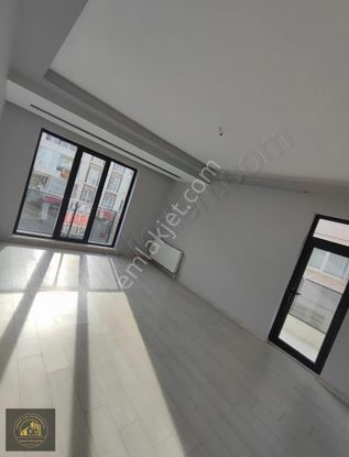 Karakeçili Caddesi Üzerinde Sıfır Binada