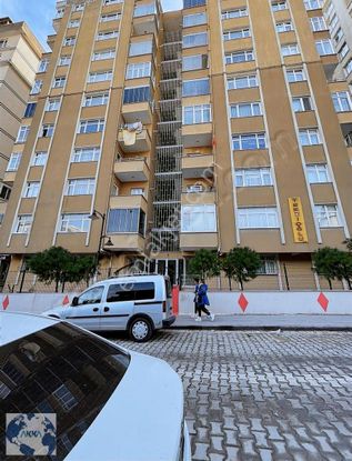 Metrobüse 8 Dakika Sitede 3+1 Arakat Kiralık Daire