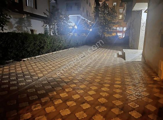 Gül Emlaktan Cami,okul Ve Pazar Caddesinde Satılık Uygun Daire