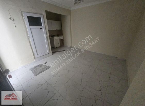 Mimar Emlak'tan Mehmet Akifte 6m² Hisseli 1+1 Bahçe Kat