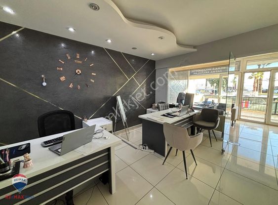 13 Karşıyaka Sahilde Kiralık Lüks İşyeri Ofis
