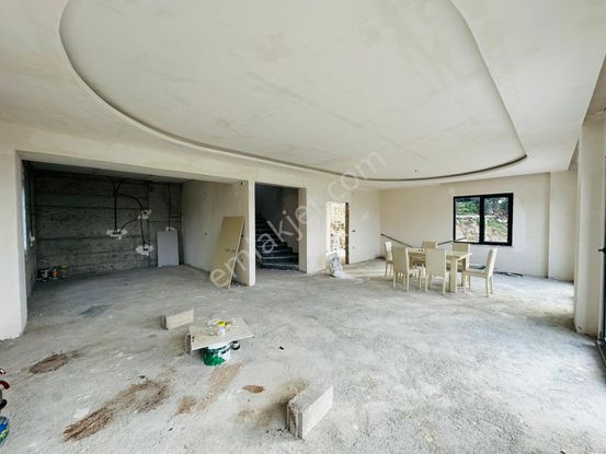 Behçeli Müstakil Dubleks 4+1 200 M2 Yeni Bina