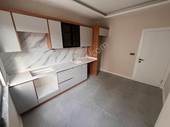 Yükselden Edremitte Sıfır K.mutfak Ebv.banyolu Öncephe 2+1 Satılık Daire