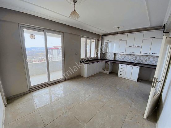 Çetin Gayrimenkul'den Sosyal Bilimler Lisesi Altı Satılık 3+1