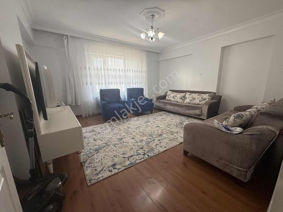 Uzaydan Yeditepede Deniz Semt Pazarı Yanında Geniş Daire