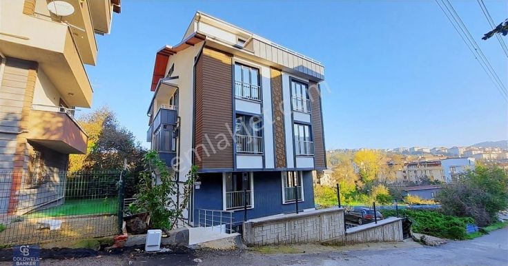 Plaj Yolu Satılık Geniş Sıfır 4+1 Bahçe Dubleks Daire