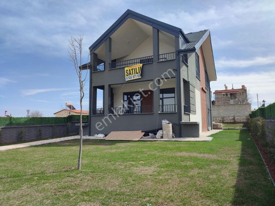 Gödenede Satılık Lüks 2.5+1 Müstakil Villa