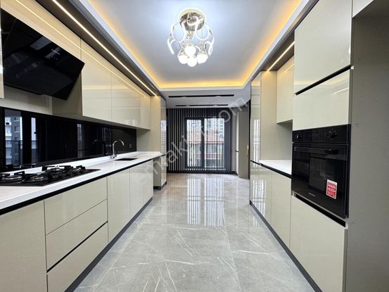 Çiftçioğullarından▃fatih Mah. Lüx Sitede K.otoparklı G.odalı 4+1