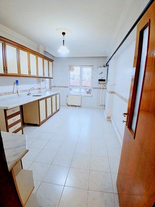 Basın Cadde Üzerinde 3+1 Orta Kat Bağımsız Salon Yapılı Daire