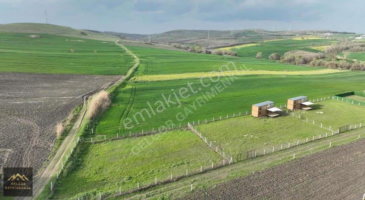Silivri Seymen 1.000m2 Yola Cephe Tel İle Çevrili Satılık Tarla