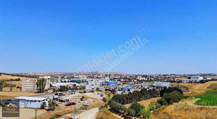 Silivri Değirmenköyde 225m2 İmarlı E-5 Cephe Telle Çevrili Arsa