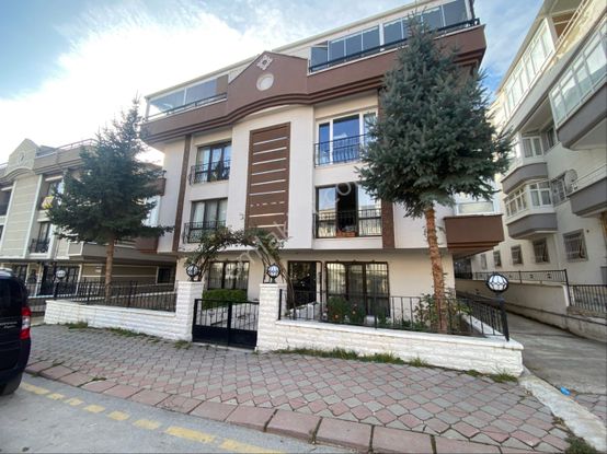 Atanora Vadi’den Dikmen’de Satılık Giriş Kat Kapalı Garajlı 2+1