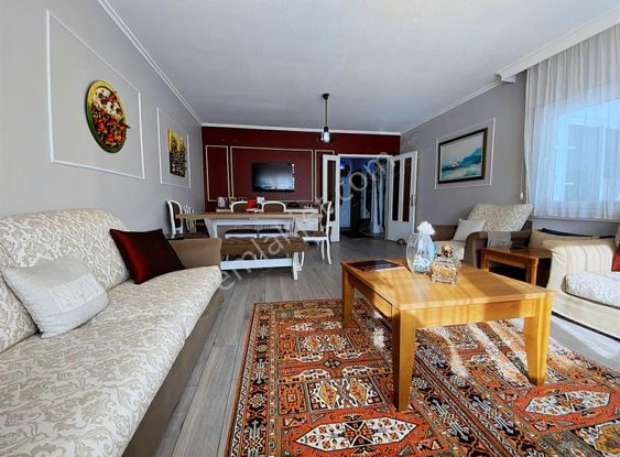 Eryamanın En Gözde Sitesinde, Tamamen Yenilenmiş Daire !