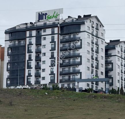 Çayırova Birr Şehir 2.etap Sitesinde 2,5+1 Kilerli Kiralık Daire