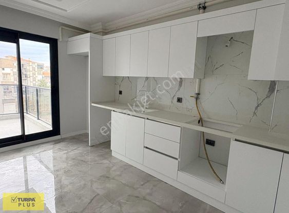 Yeni Bina'da Kapalı Mutfak Sıfır 2+1 Daire