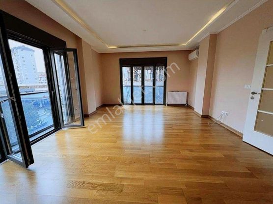 Boş... Atatürk Caddesinde 6 Yıllık Balkon Ebeveyn Banyo İskanlı 125 M2 3+1 Kombili