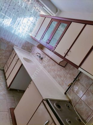 Pratik Den// Hilal Caddesi'nde Bakımlı Bodrum Kiralık