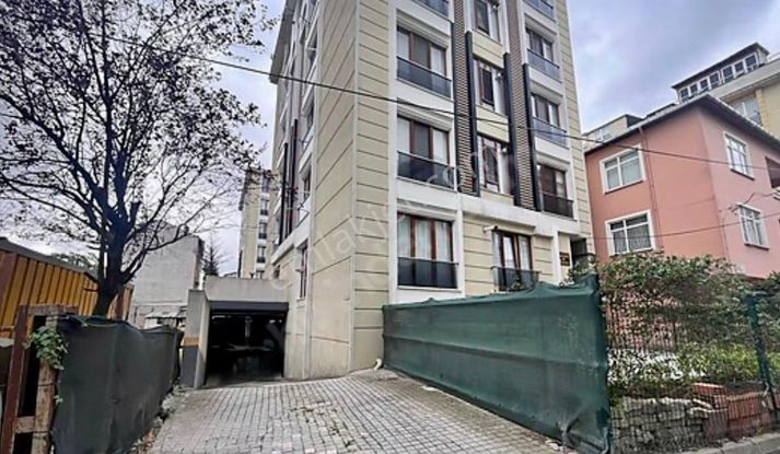 Arnavutköy Hastane Mah. De Kapalı Otoparklı Satılık 2+1 Daire