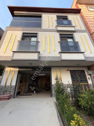 Çayırova Akse Mahallesinde Müstakil Muhteşem Yapılı Villa