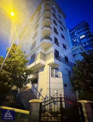 Poyraz'dan Suadiye'de Bağdat Caddesine Yakın Genç Binada 2+1