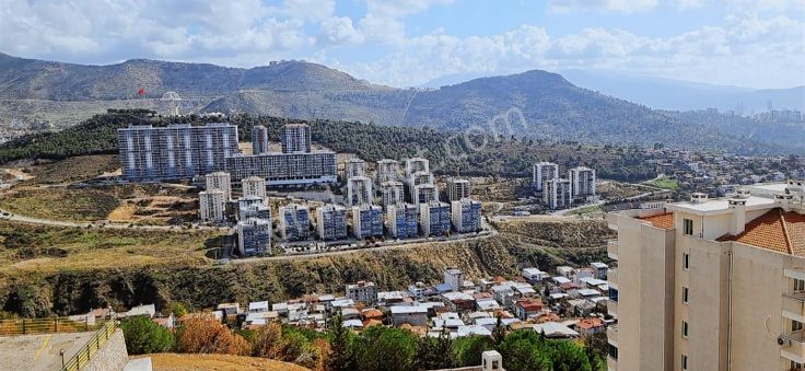 Bayraklı Mavi Hayat Sitesinde Kiralık 3+1 Daire