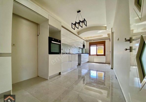 Günay Emlak'tan Torbalı İzmir Aydın Caddesi Üzerinde Kiralık Doğalgazlı Daire