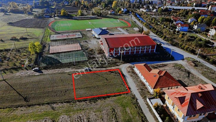 Mengen Stadı Yanı Güzel Konumda Köşe Parsel İmarlı Satılık Arsa