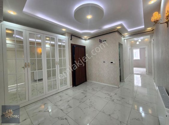 Evseç Emlaktan Doğukent Mah. 4 Odalı Masrafsız Satılık Daire