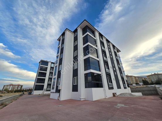 Toros Mah. Arakat Site İçi Geniş 1+1 Satılık Daire.